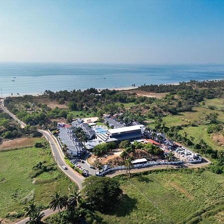 Regenta Baywatch Resort, Goa Бенаулім Екстер'єр фото